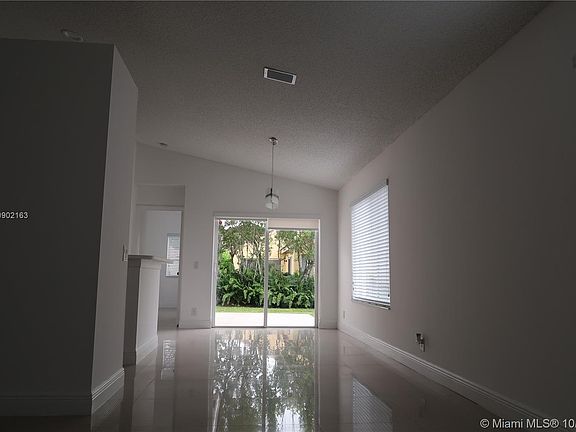 4th image of 4390 Dogwood Cir #4390