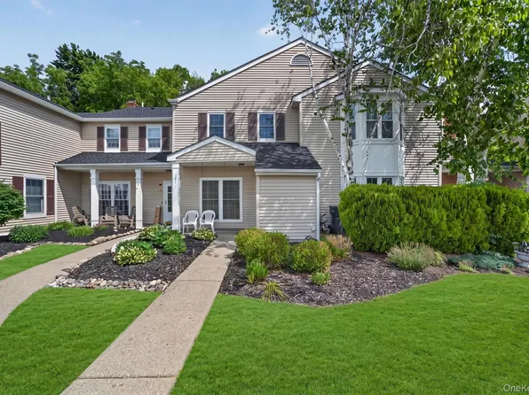 141 Villagegreen Court, Warwick, NY 10990