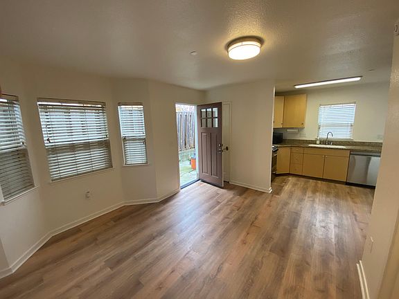 3rd image of 156A Valley Oak Dr #A