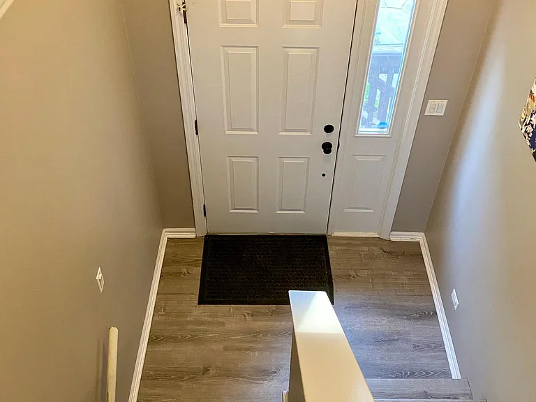2412 S Driftwood Dr — Photo 2