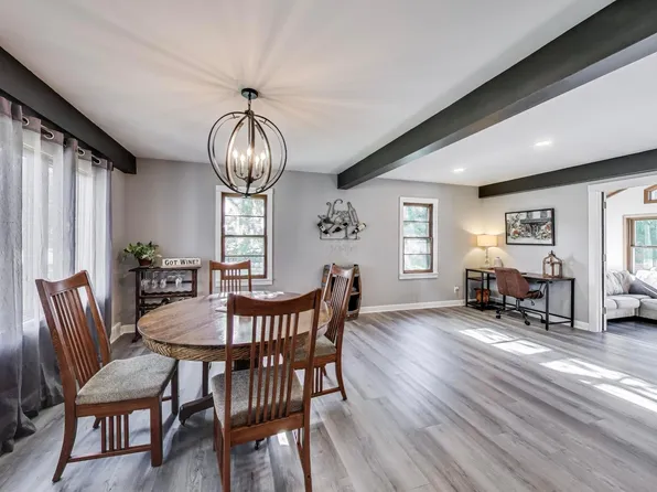 222 Chan Vw, Chanhassen, MN 55317