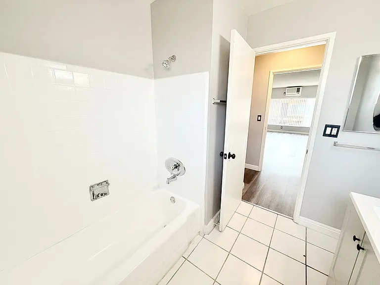 Cazador Court Apartments — Photo 15