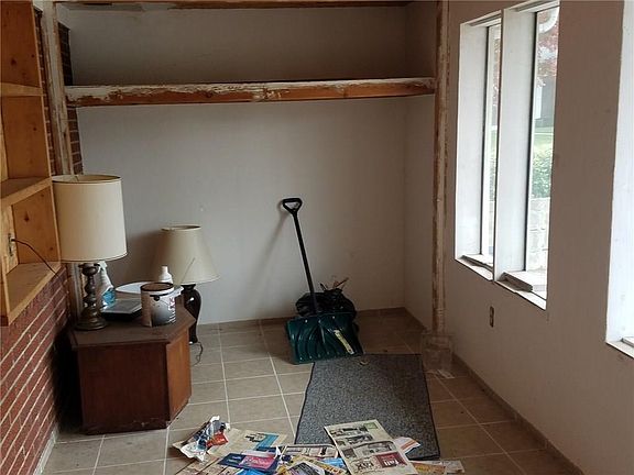 5th image of 4042-44 Chilton Ct