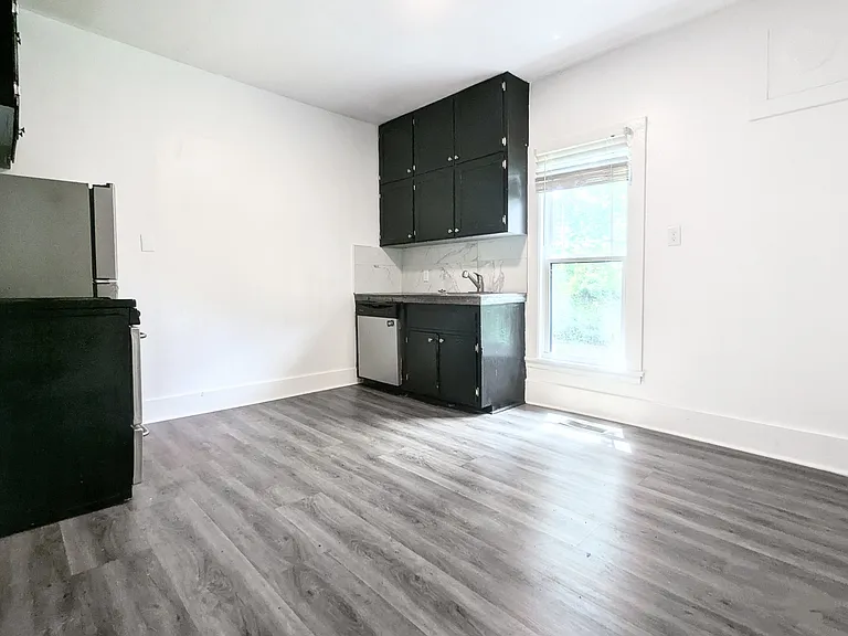 700 Shull St — Photo 5