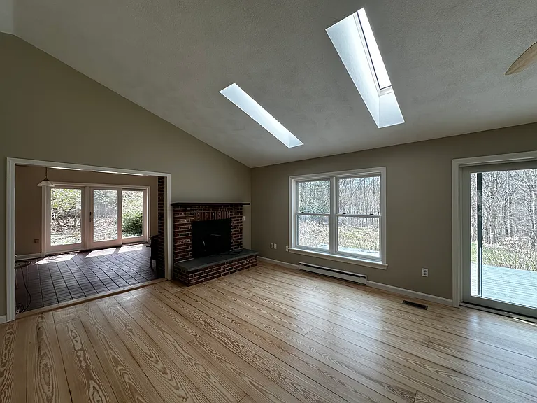 487 Carpenter Ln — Photo 6