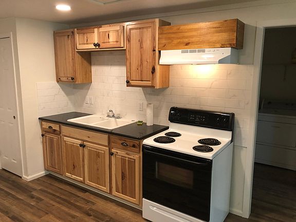 4th image of 321 N Jackson St #1/2