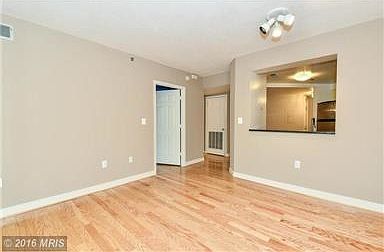 3rd image of 1050 N Taylor St APT 204
