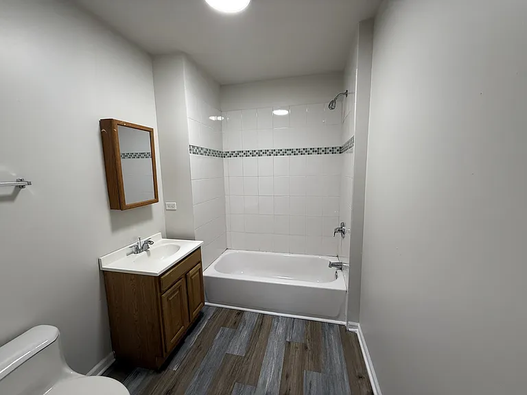 411 Irving Ave — Photo 6