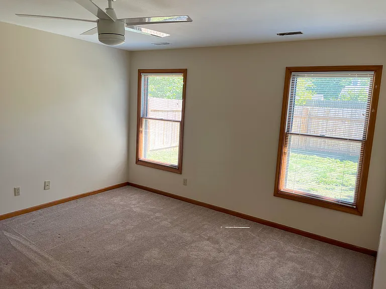 320 Eldridge Ln — Photo 8