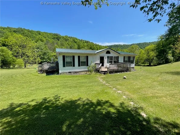 1366 Ossia Rd, Duck, WV 25063