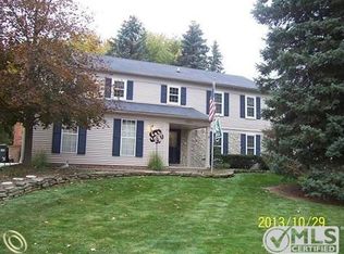 1157 Whispering Knoll Ln, Rochester Hills, MI