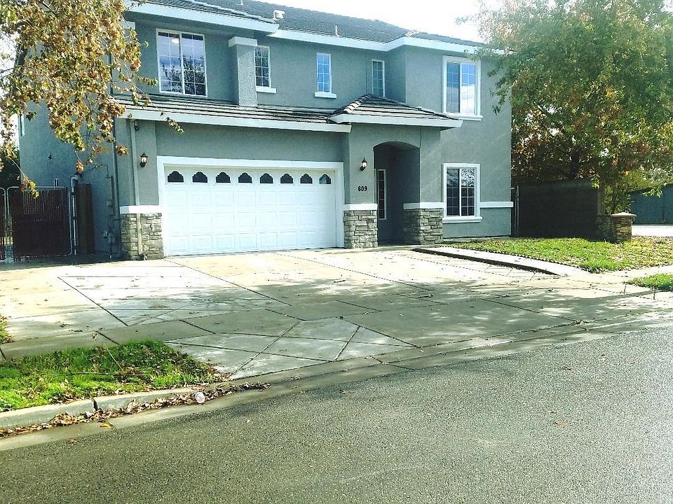 1st image of 609 Mark Thomas Dr