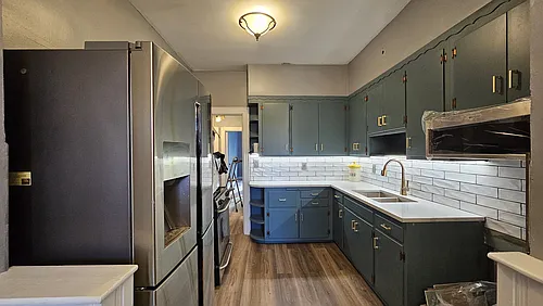 96 E 38th St #TOPFLOOR Photo 1