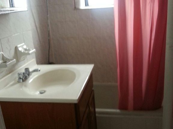 5th image of 2178 35th St #4F
