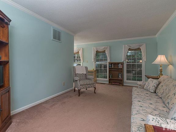 5th image of 162 Kingston Dr