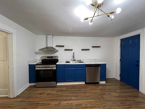 2nd image of 426 W King St #A