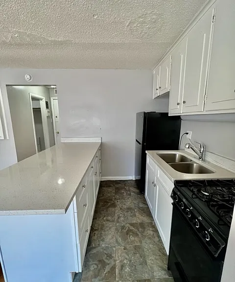 Corona Manor Apartments — Photo 28