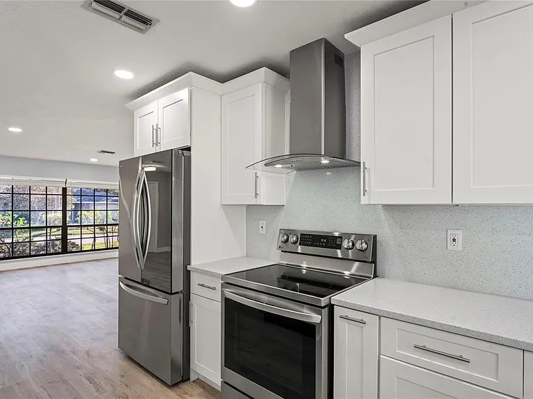8312 Roxboro Dr — Photo 9