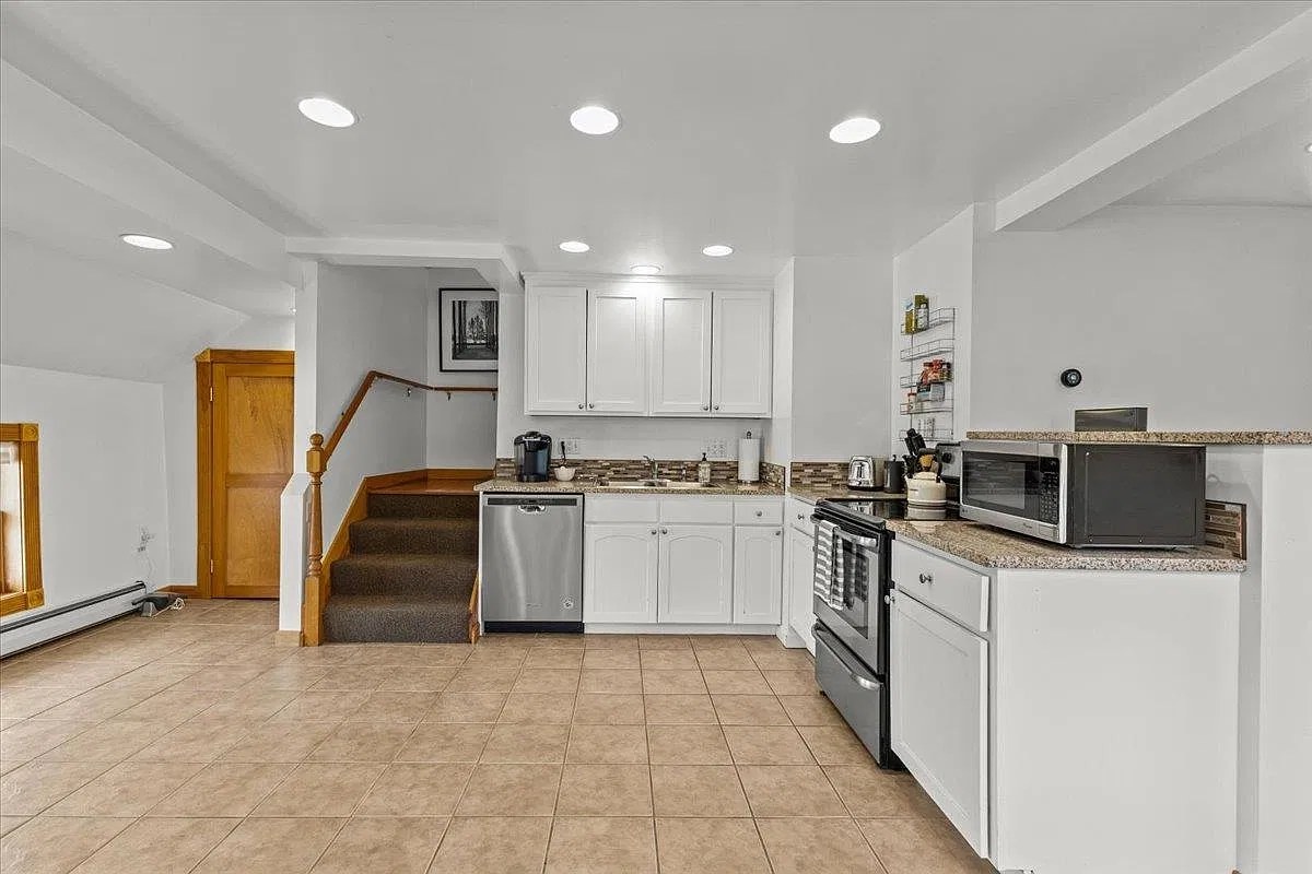 2 bed, 3160 sqft, $2,500 — Photo 4