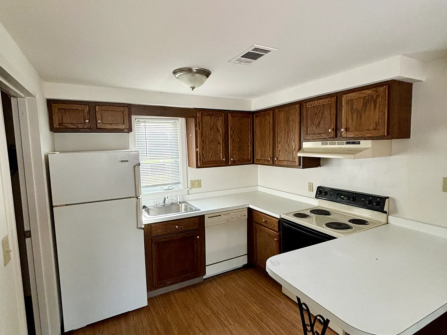 1 bed, 730 sqft, $1,145 — Photo 1
