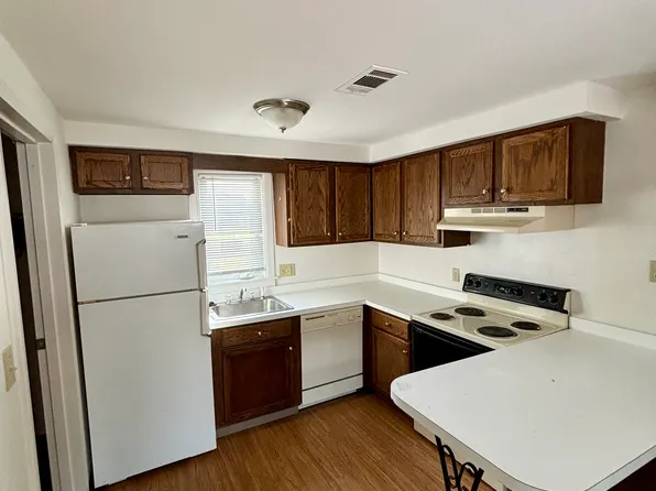 9 Concord Ct, Tonawanda, NY 14150