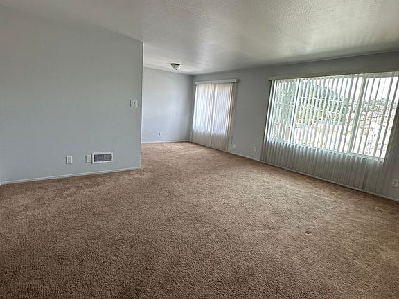 4th image of 586 Clarinada Ave APT 27