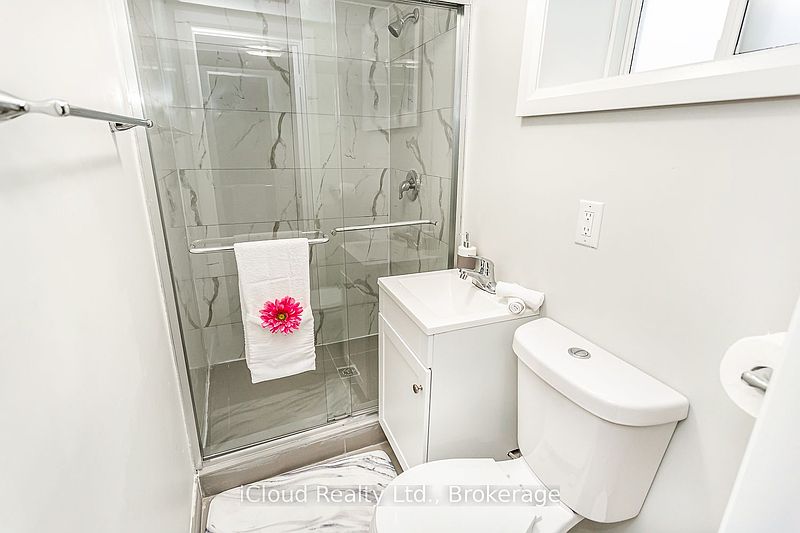 Toronto House for rent - 5 Bedrooms — photo 28