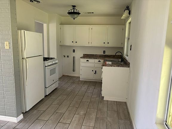 3rd image of 405 N 1st St