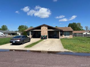 303 Aaron Ct #A & B, Mascoutah, IL 62258