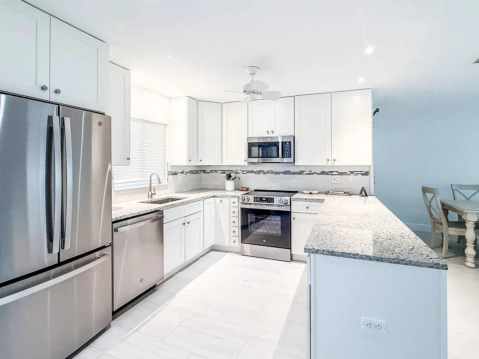 2 bed, 1242 sqft, $4,000 — Photo 2
