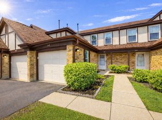 1941 Quaker Hollow Ln, Streamwood, IL