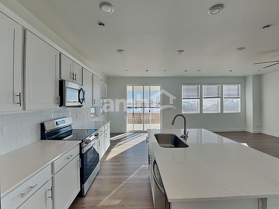 4th image of 13802 E 100th Dr
