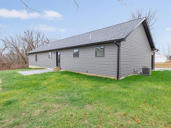 4th image of 388 Hope Dr