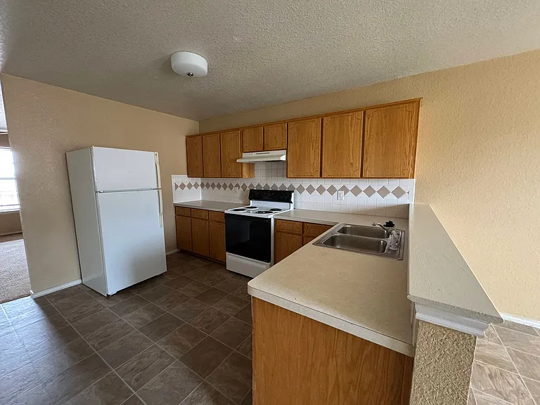3203 Toledo Dr — Photo 6