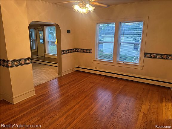 4th image of 727 W Park St