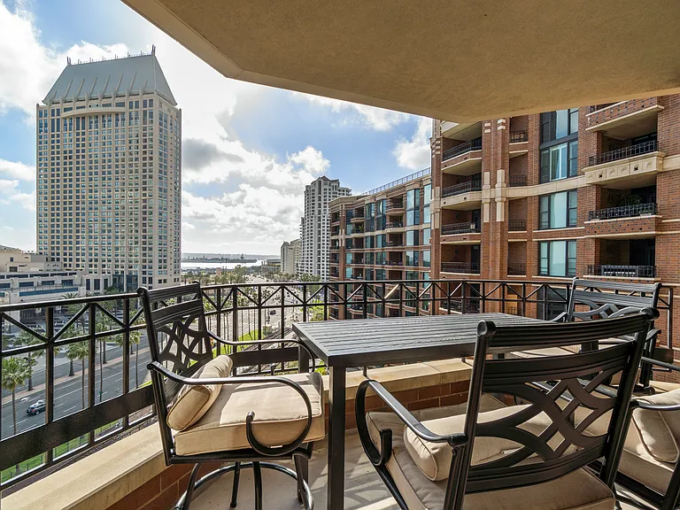 500 W Harbor Dr #1020 — Photo 29