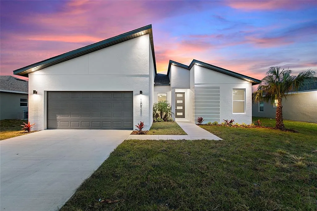 4 bed, 2.0 bath, 1670 sqft, $2,000 — Photo 2