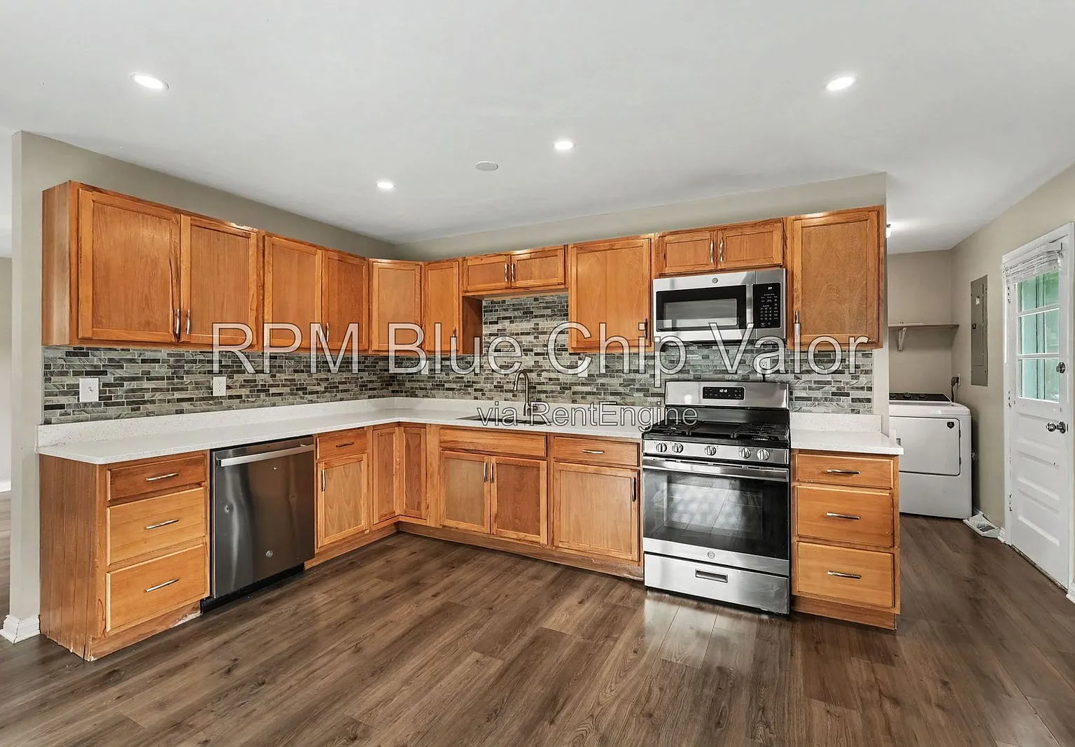 3 bed, 1.0 bath, $1,945 — Photo 2