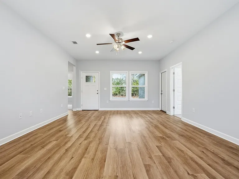 2588 Kingston Rd — Photo 8