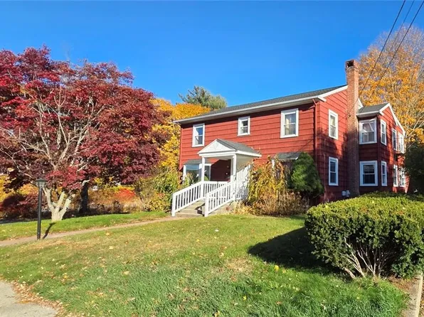 942 Mendon Rd, Woonsocket, RI 02895