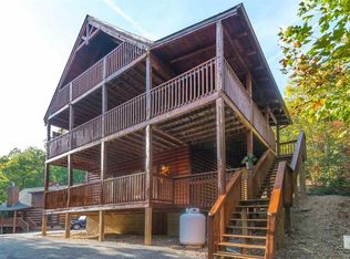 1124 Twin Oaks Rd, Gatlinburg, TN 37738