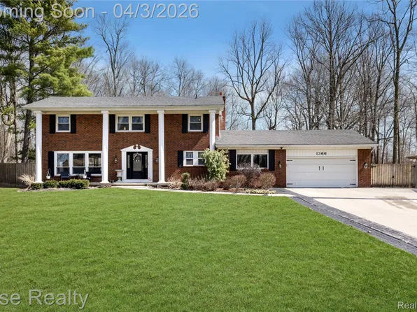 1366 Ox Yoke Dr, Flint, MI 48532