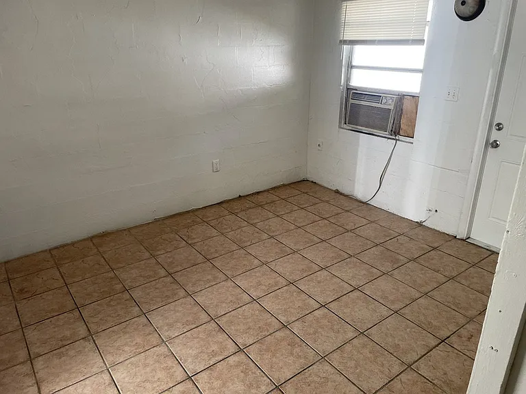 Highland Woods Apartments — Photo 11