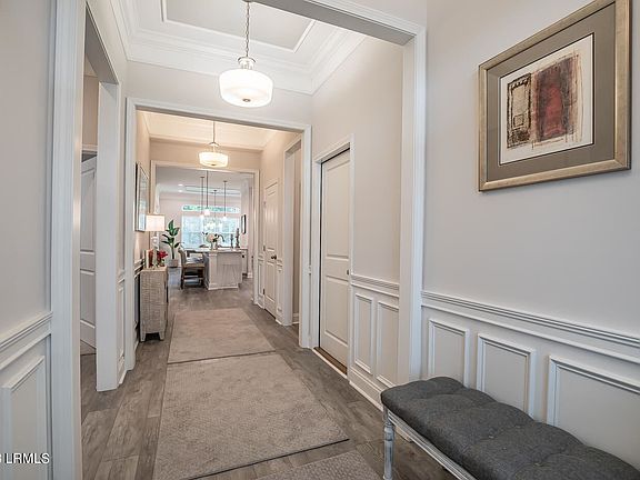 4th image of 300 Sullivan Cir