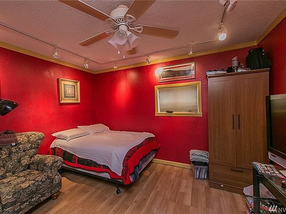 5th image of 266 N Desdemona Dr