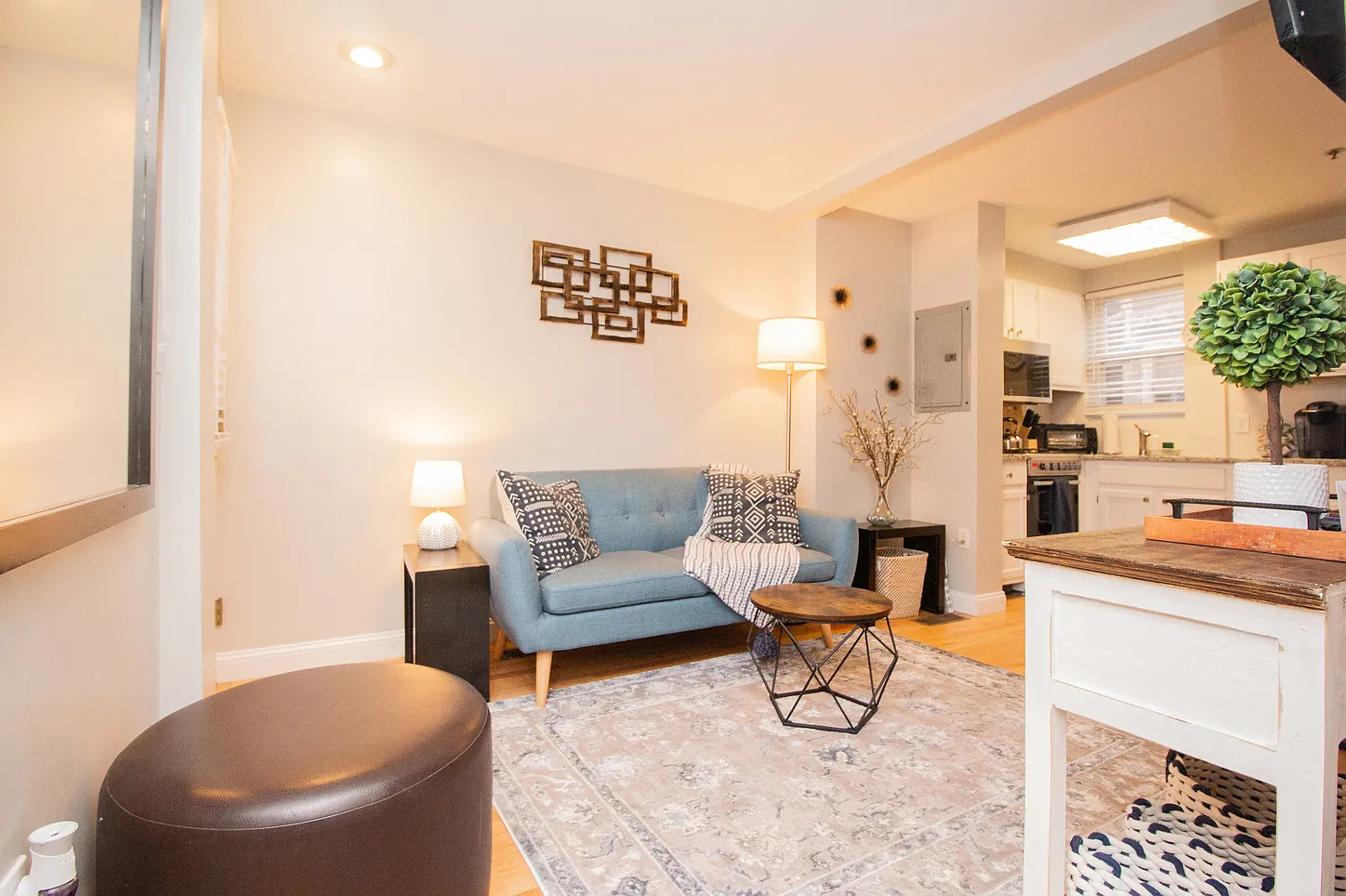 2 bed, 1.5 bath, 900 sqft, $6,825 — Photo 1