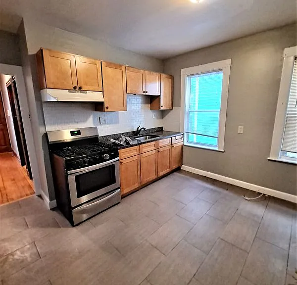 393 Talbot Ave #1 — Photo 2