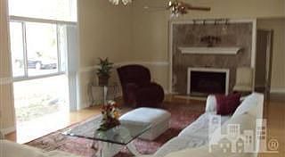 4th image of 403 Washington St