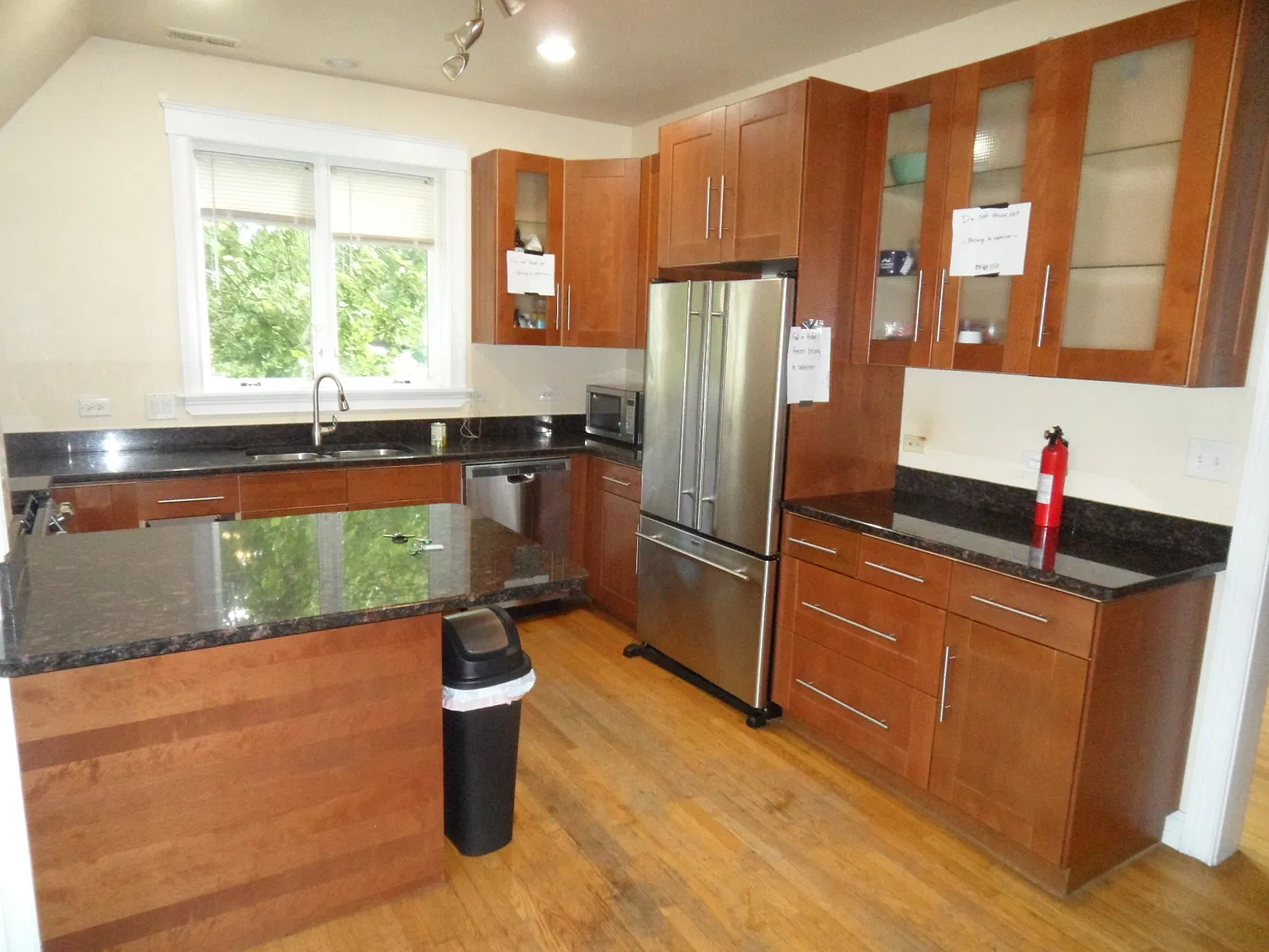 5 bed, 3000 sqft, $6,800 — Photo 2