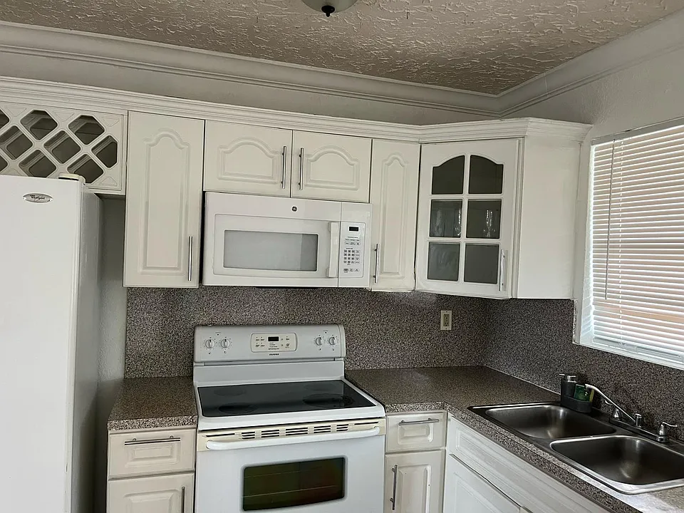 90 W 12th St #9